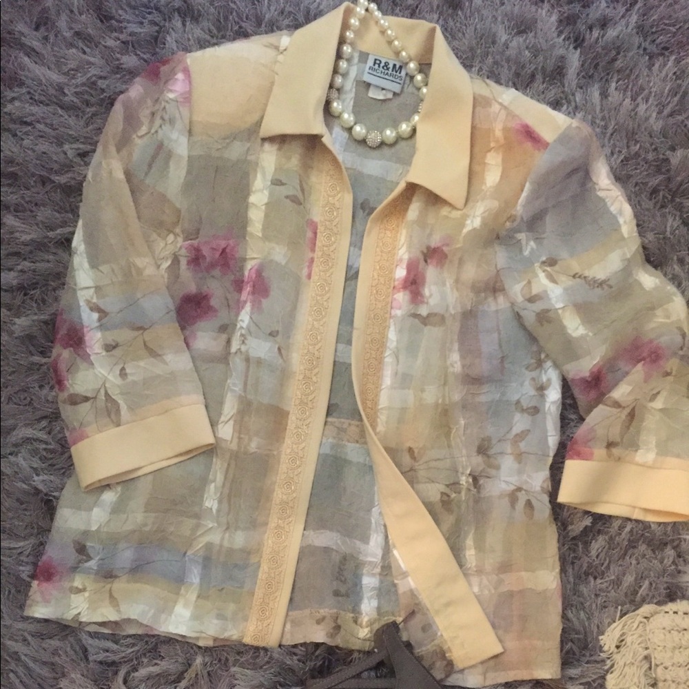 Beautiful vintage blouse/shrug